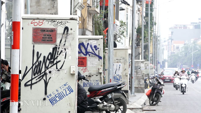 Đường trăm tỷ mới hoàn thành bị bôi bẩn hàng trăm hình vẽ graffiti - 10