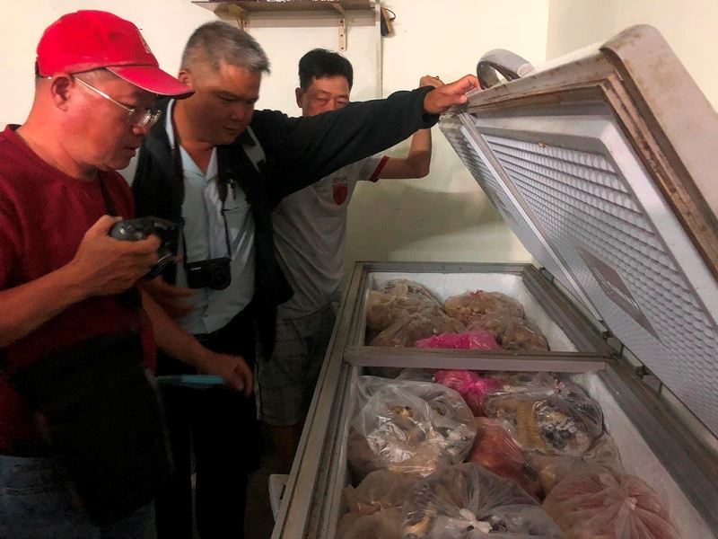 Ớn lạnh tẩy trắng phụ phẩm bò thối để bán cho quán nhậu - 11