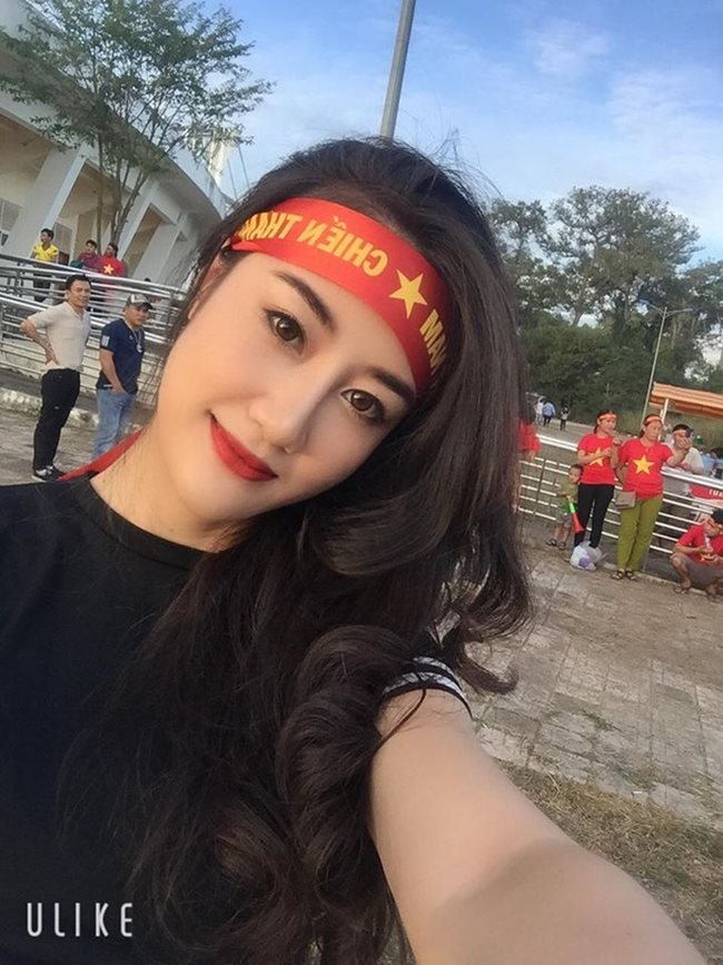 Nhan sắc xinh đẹp, nổi bật của Trang Nga đã giúp cô nổi tiếng sau 1 đêm vì được cộng đồng mạng &#39;săn lùng&#34;.