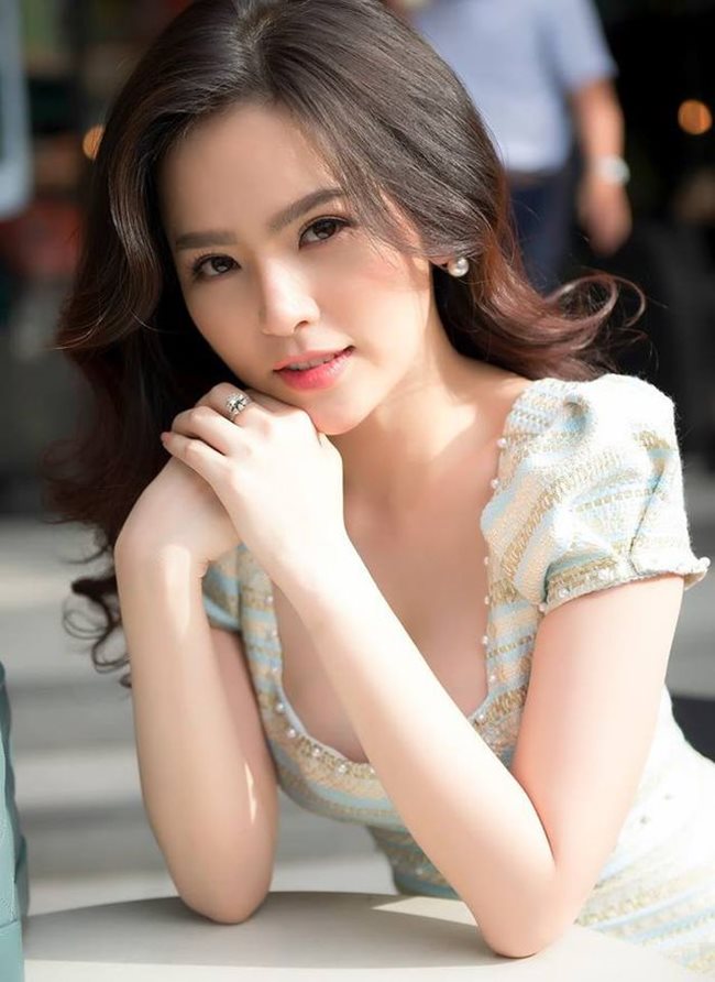 Không chỉ có niềm đam mê bóng đá mãnh liệt, Phi Huyền Trang còn có kiến thức sâu rộng về môn thể thao vua và có những bình luận sâu sắc, đa chiều.