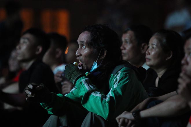 Trực tiếp triệu fan cổ vũ Việt Nam – Jordan: Sôi sục khán đài, fan Việt nín thở - 1