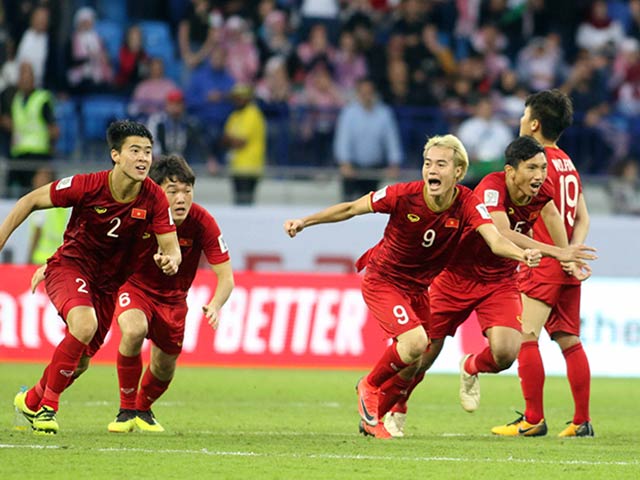 Bóng đá - Quang Hải quay mặt thời khắc lịch sử: Vì sao không mừng ĐT Việt Nam chiến thắng?