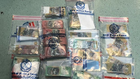 Úc bắt 6 người Trung Quốc vơ vét "vàng trắng" - 2