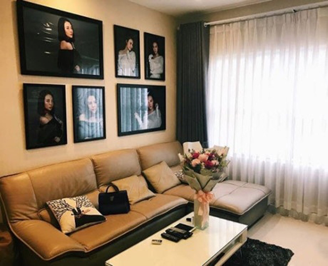 Căn nhà riêng của người đẹp rất khang trang, hiện đại và mang gam màu ấm áp.