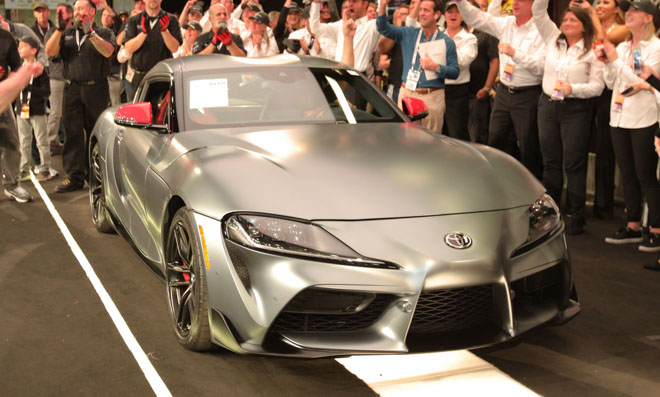 Toyota Supra 2020 đầu tiên được bán đấu giá với con số 2,1 triệu đô - 1