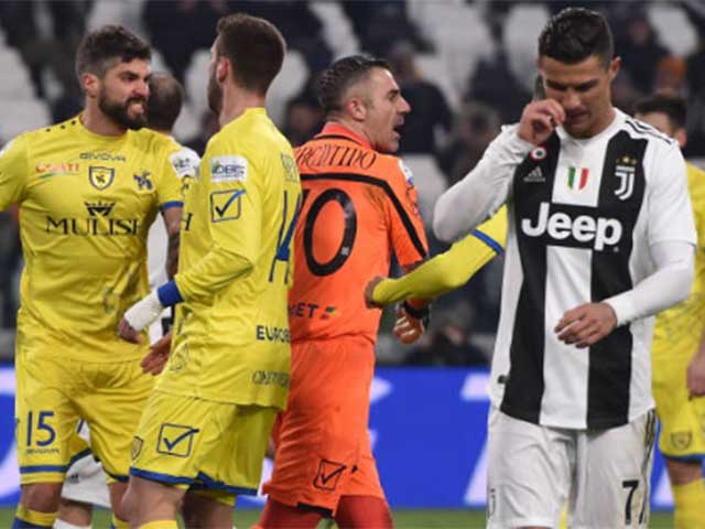 Juventus - Chievo: Ronaldo bắn phá, siêu phẩm solo khai thông