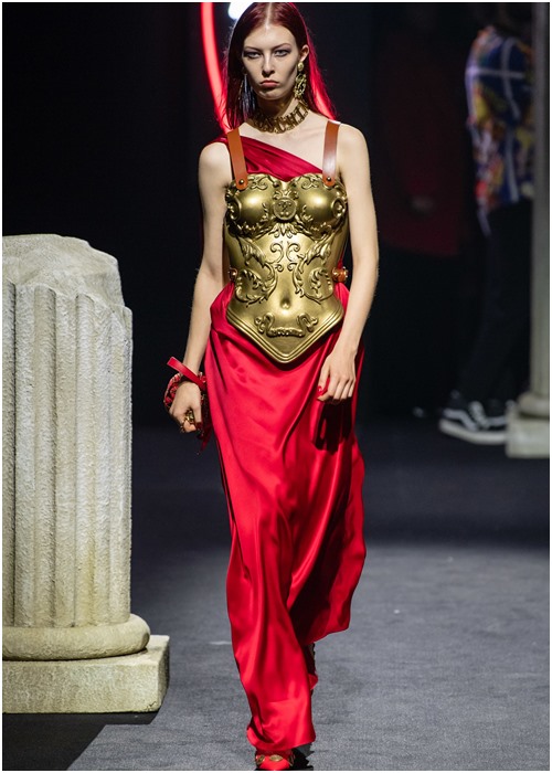 Moschino trình làng những thiết kế "hao hao" của Gucci? - 3