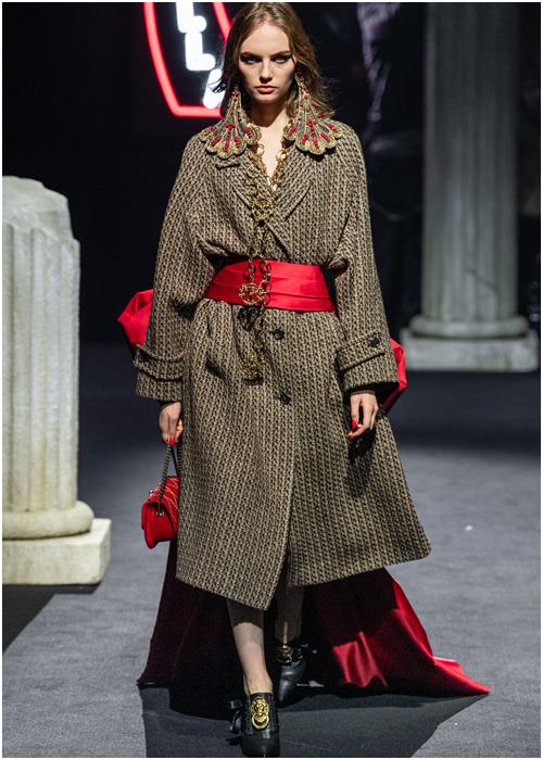 Moschino trình làng những thiết kế "hao hao" của Gucci? - 13