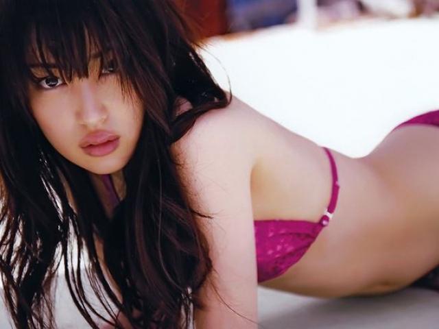 Đời sống Showbiz - Nhan sắc người vợ khiến hậu vệ tuyển Nhật muốn sinh cả đội bóng