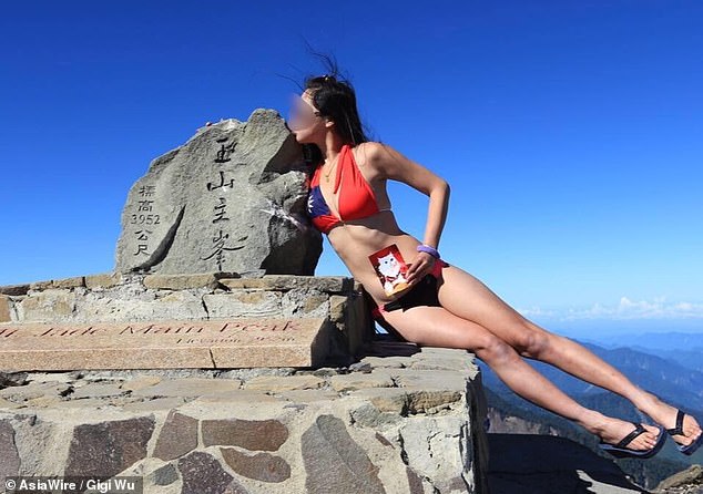 Cô gái Đài Loan nổi tiếng mặc bikini leo núi bị chết cóng - 1