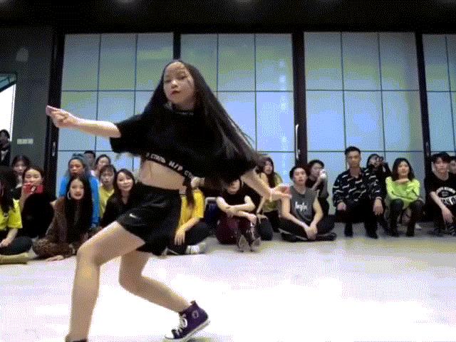 Media - Bước nhảy điêu luyện của cô bé "thần đồng hip hop" 10 tuổi