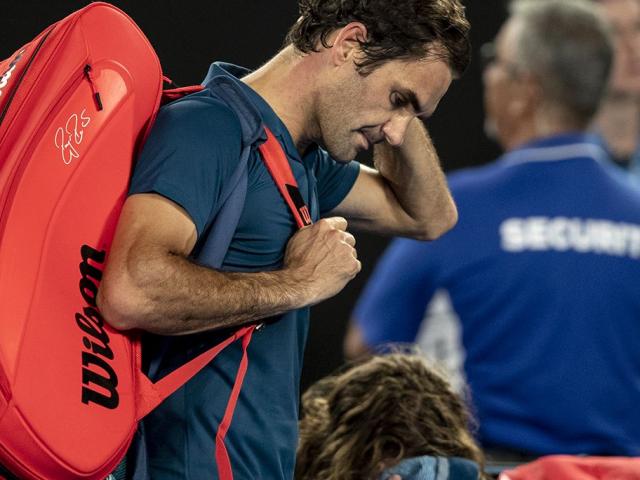 Tin thể thao HOT 22/1: Lộ clip Federer buồn tê tái rời Australian Open
