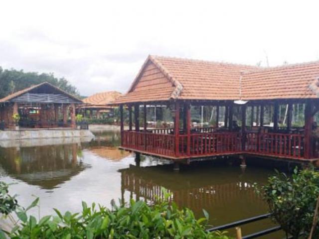 Tin tức trong ngày - Xây "biệt phủ" không phép, vợ cán bộ thuế xin cho tồn tại