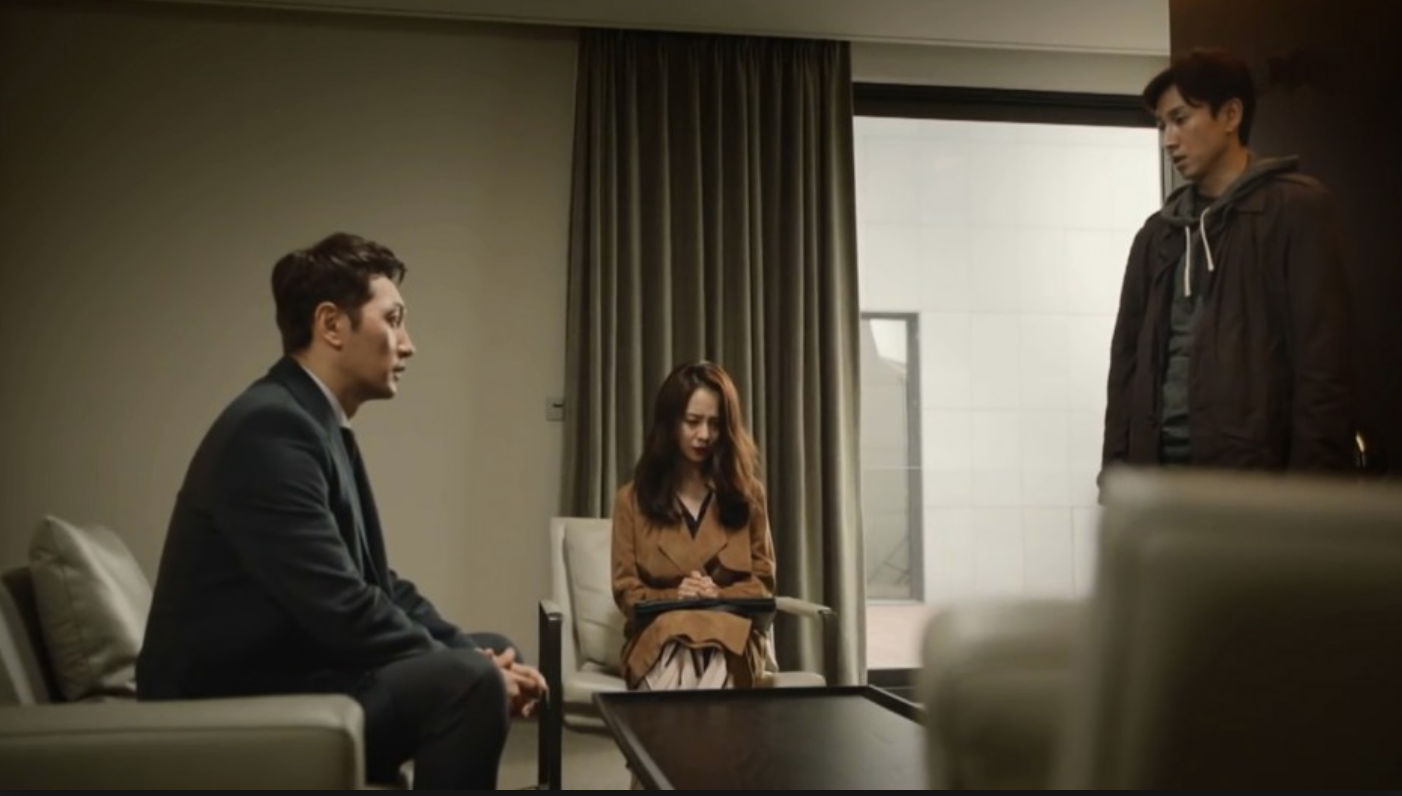 Vợ giám đốc kiêu sa cặp bồ với gã trai chạy Grab, ngang nhiên dẫn về nhà - 2