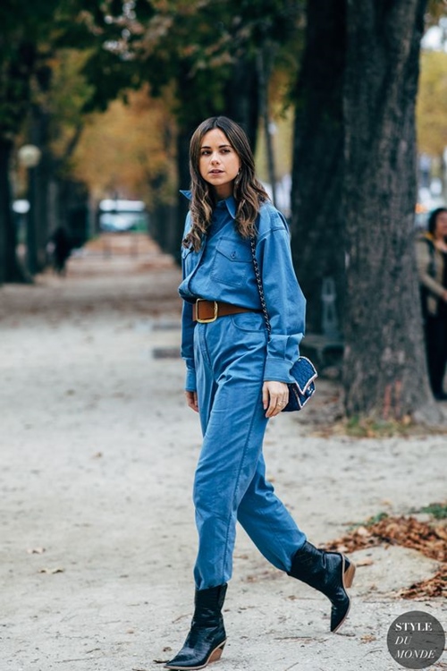 Kiểu jeans “con nhà nghèo” bất ngờ mốt trở lại - 1
