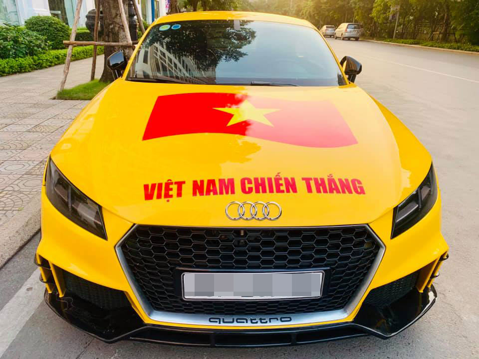 Choáng với dàn "siêu xe" của sao Việt từng xuống đường đi bão mừng Việt Nam - 5