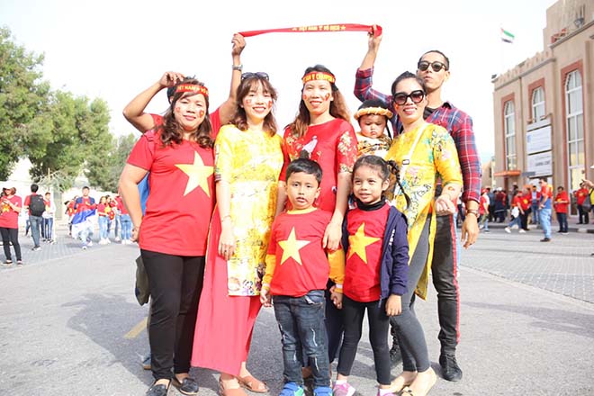 Triệu fan cổ vũ Việt Nam đấu Nhật Bản: CĐV khóc nấc, tiếc nuối vì thất bại - 7