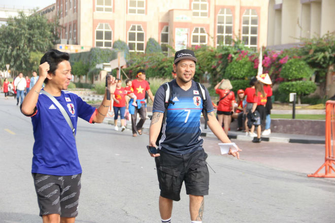 Triệu fan cổ vũ Việt Nam đấu Nhật Bản: CĐV khóc nấc, tiếc nuối vì thất bại - 4