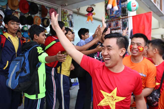 Triệu fan cổ vũ Việt Nam đấu Nhật Bản: CĐV khóc nấc, tiếc nuối vì thất bại - 8