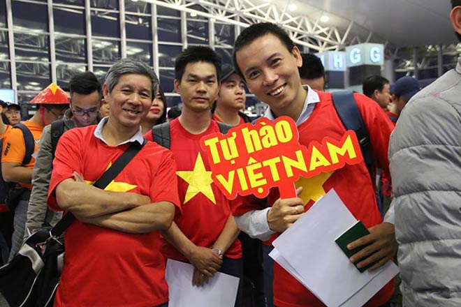 Fan Việt Nam đổ bộ UAE, cổ vũ đội tuyển so tài Nhật Bản: Quốc ca hùng tráng lấy tinh thần - 5