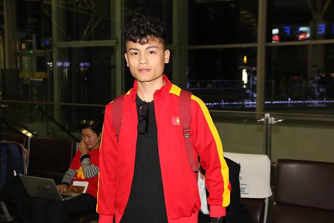 Fan Việt Nam đổ bộ UAE, cổ vũ đội tuyển so tài Nhật Bản: Quốc ca hùng tráng lấy tinh thần - 3