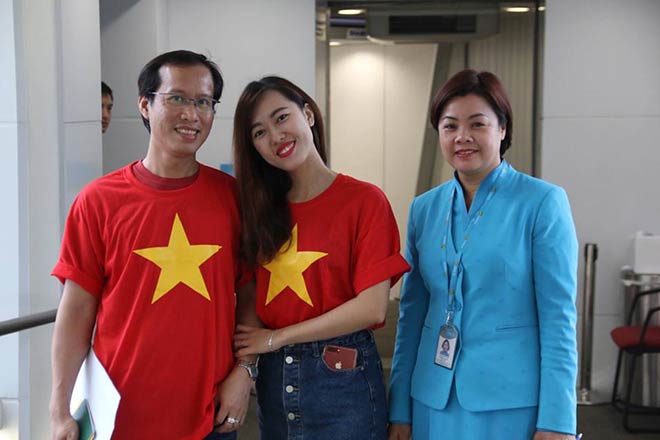 Fan Việt Nam đổ bộ UAE, cổ vũ đội tuyển so tài Nhật Bản: Quốc ca hùng tráng lấy tinh thần - 12