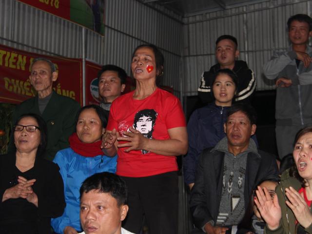 Tin tức trong ngày - Mẹ Bùi Tiến Dũng: "Con cứ về nước trong tư thế ngẩng cao đầu"