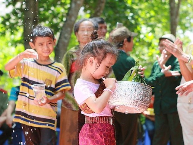 Đổ xô đặt phòng trực tuyến ở nước ngoài, người Việt đang muốn ăn Tết xa nhà?