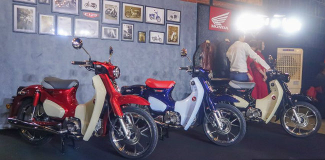 Honda Super Cub 125 là sự đổi mới mang tính bứt phá của gia đình xe huyền thoại Honda Super Cub bởi có những sự pha trộn giữa hiện đại và cổ điển.