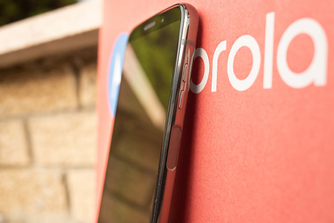 Motorola cũng ấp ủ smartphone “nói không với nút bấm” - 1