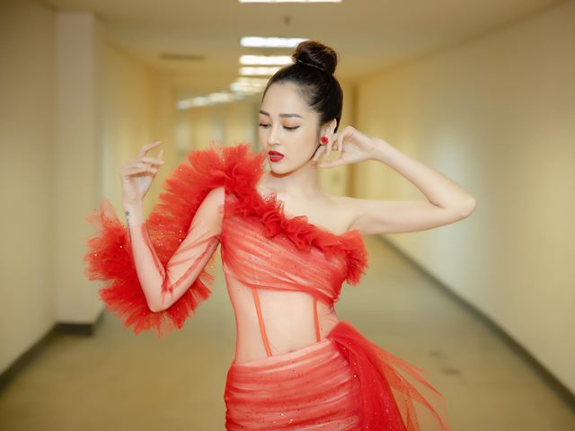 Thời trang - Bảo Anh tựa thần Vệ Nữ với váy siêu mỏng gây ảo giác nhìn thấu tất cả