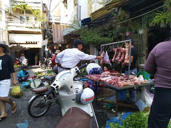 Chưa Tết, giá một loạt mặt hàng đã &#34;nhảy múa&#34; - 3