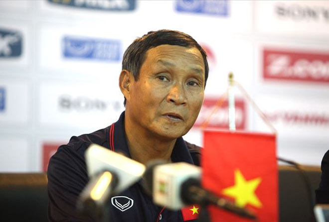 HLV Mai Đức Chung: Tuyển Việt Nam đã chơi với 200% sức lực - 1