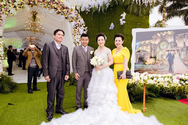Cô dâu trong đám cưới tiền tỷ tại Nam Định tiết lộ bất ngờ về người mẹ U50 - 9