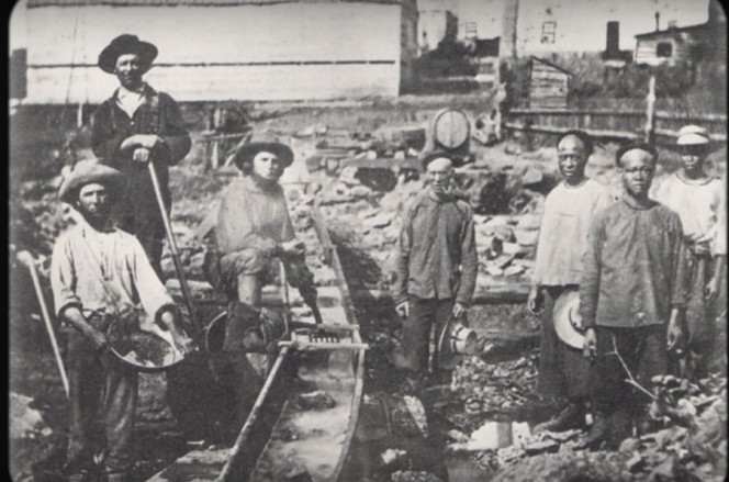 Ớn lưng khi tới thành phố nơi người chết nhiều hơn người sống - 3