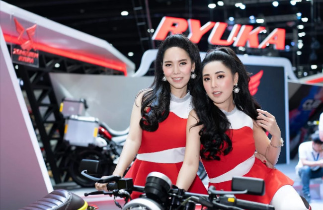 Những gương mặt trẻ trung đầy sức sống.