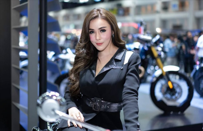Vẻ bốc lửa.