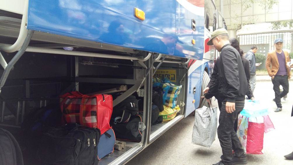 Ấm áp chuyến xe yêu thương đưa bệnh nhân về quê ăn Tết - 2