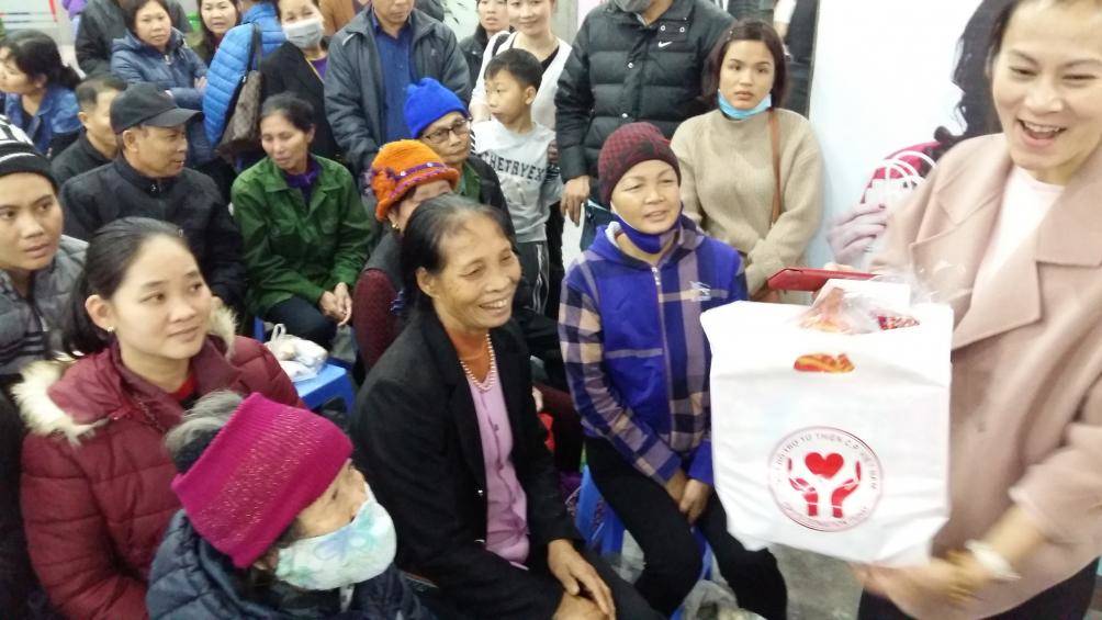 Ấm áp chuyến xe yêu thương đưa bệnh nhân về quê ăn Tết - 4