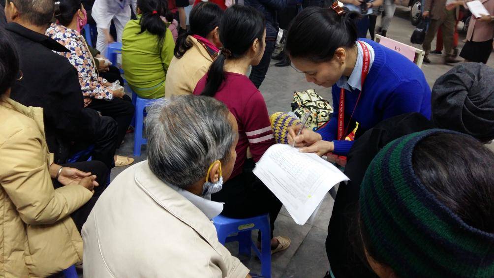 Ấm áp chuyến xe yêu thương đưa bệnh nhân về quê ăn Tết - 5