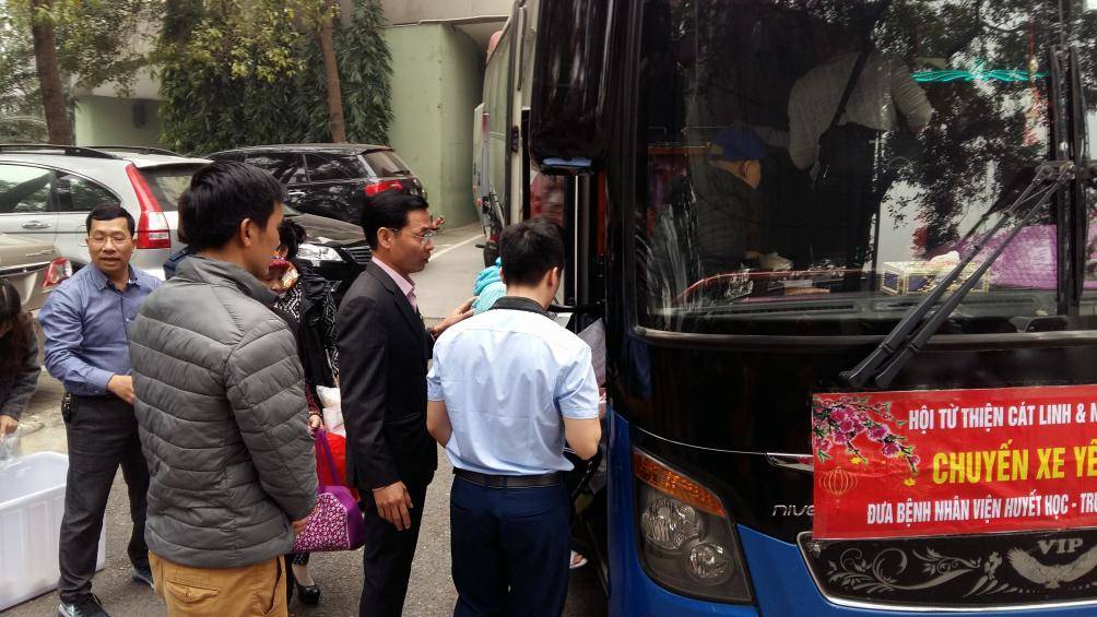 Ấm áp chuyến xe yêu thương đưa bệnh nhân về quê ăn Tết - 6