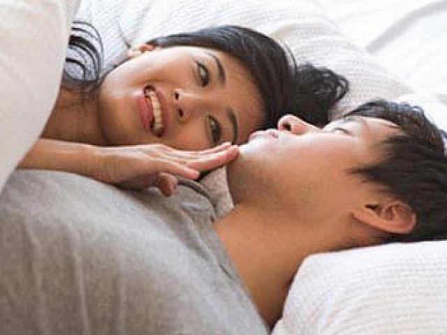 Sức khỏe đời sống - Nói gì hay yên lặng khi làm “chuyện ấy”?