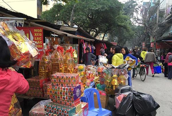 Đồ cúng ông Công, ông Táo ở chợ Hà Nội đồng loạt tăng giá - 1