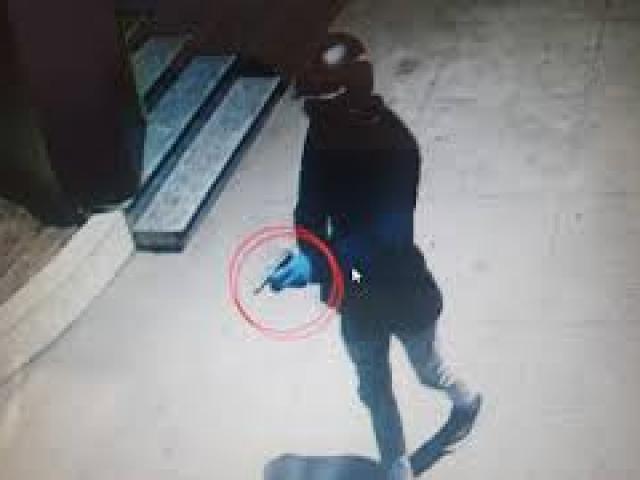 Pháp luật - Bi hài "hot boy" dùng súng nhựa và mìn rễ cây gây vụ cướp chấn động