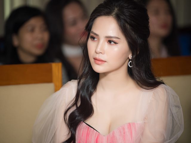 Thời trang - "Thánh nữ Mì gõ" gặp lỗi váy trễ khi thổ lộ không muốn đóng đinh hình ảnh sexy