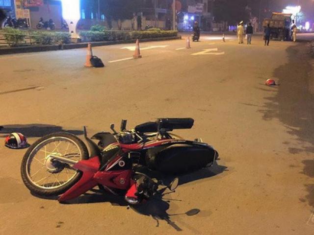 Tin tức trong ngày - Va chạm với xe ben, cha bị thương, hai con nhỏ tử vong