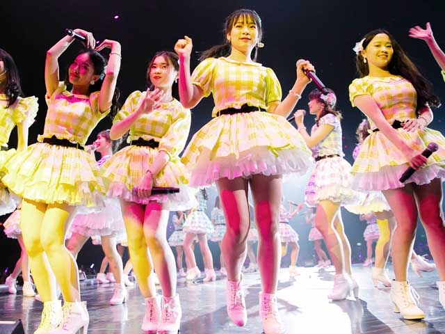 Ca nhạc - MTV - Nhóm "thánh nữ" bản Việt đọ vẻ gợi cảm cùng "hội chị em" ở Thái Lan