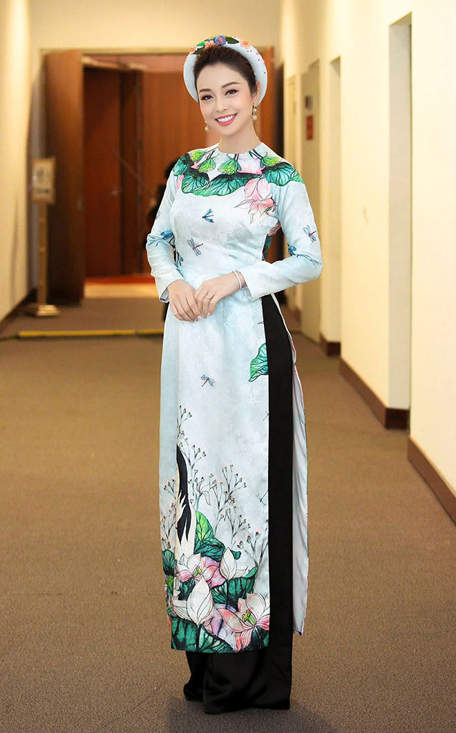 Jennifer Phạm mặc áo dài Tết, rạng rỡ hội ngộ chồng cũ Quang Dũng - 1