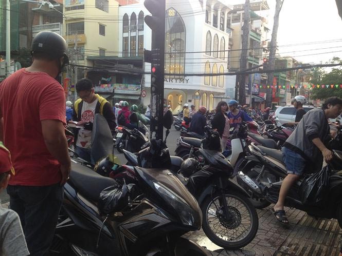 Nhà giàu Sài Gòn &#34;chịu chơi&#34; mua cá chép Koi tiễn ông Táo - 6