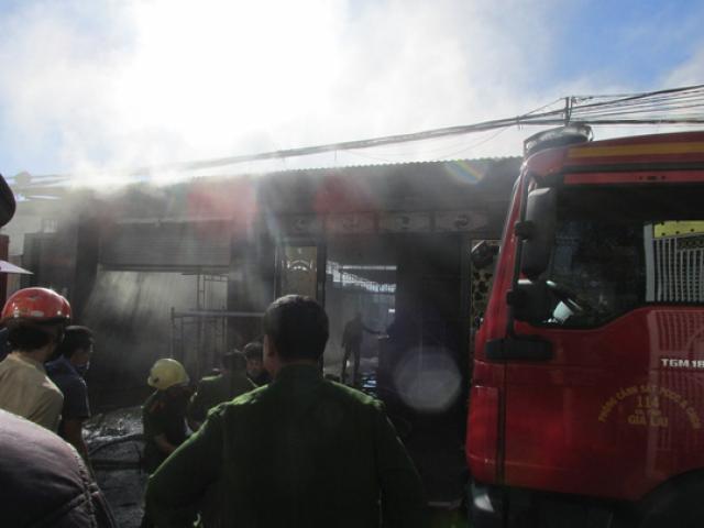 Pháp luật - Mâu thuẫn trong làm ăn, mang xăng tới đốt nhà làm 1 người chết